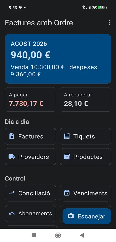 Pantalla d'inici de l'app: resultat del mes, a pagar, a recuperar i els accessos del dia a dia